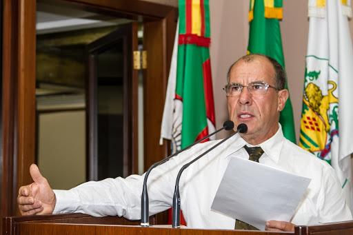 Corpo do ex-vereador Flávio Soares Dias é sepultado no Cemitério Público Municipal 