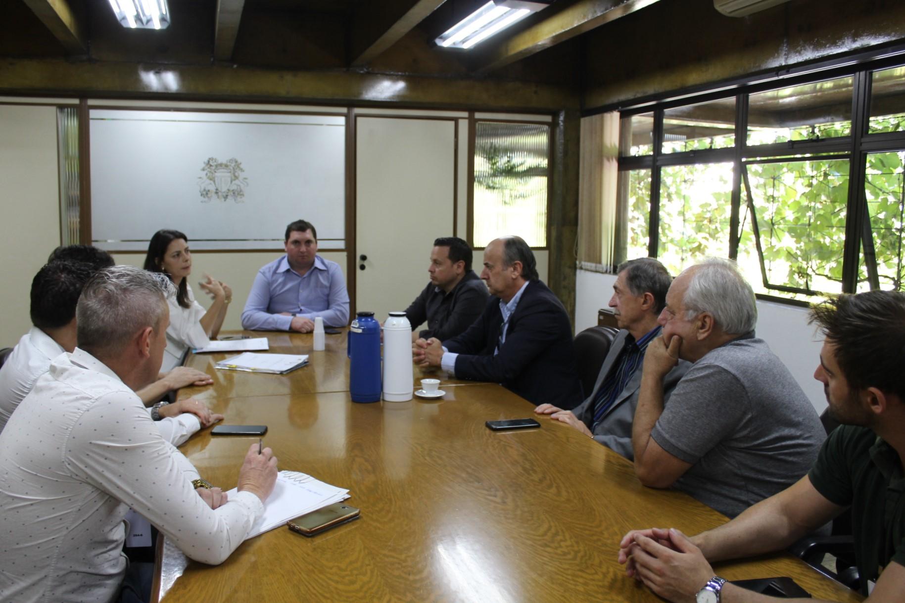 Leia mais sobre Presidente Daneluz recebe representantes do Executivo caxiense