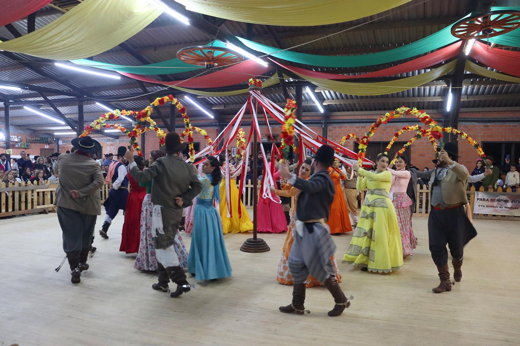 Leia mais sobre Vereadora Marisol Santos prestigia Festival Gaúcho de Danças na Serra